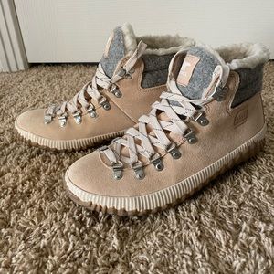 Sorel Out and About Boot size 9